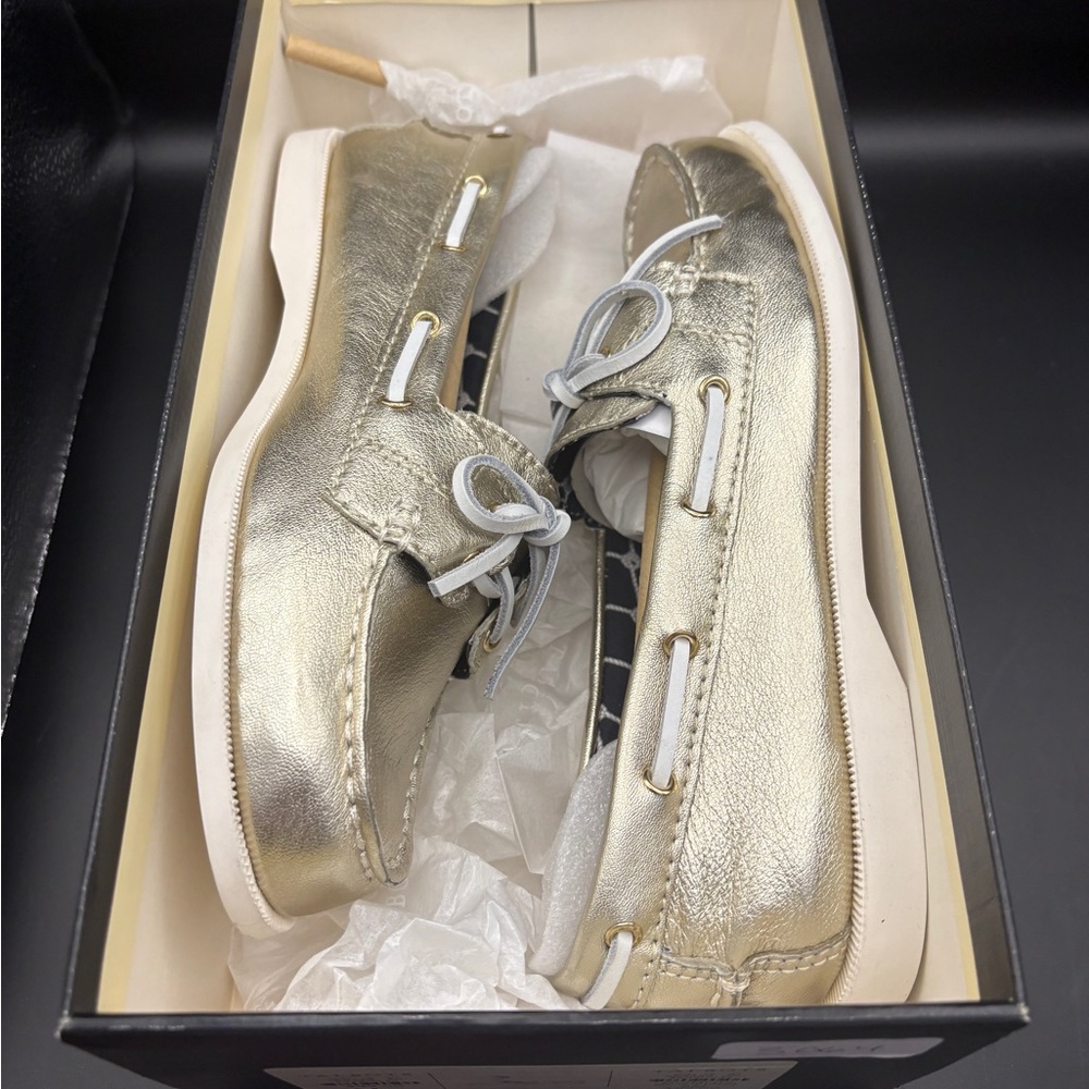 **CLOSET CLOSEOUT**Talbots NIB Light Gold Leather deck shoes with laces size 6 - Picture 8 of 9